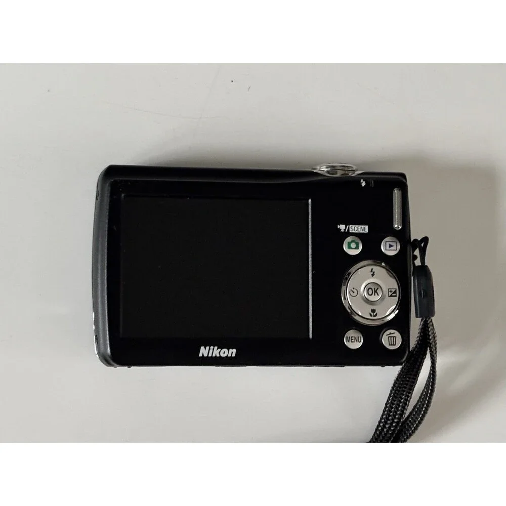 Nikon CoolPix S220 Digital Camera